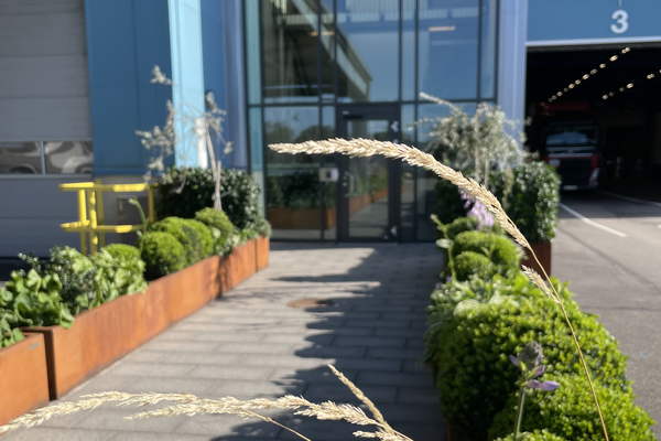Grevie, HQ, Entrance