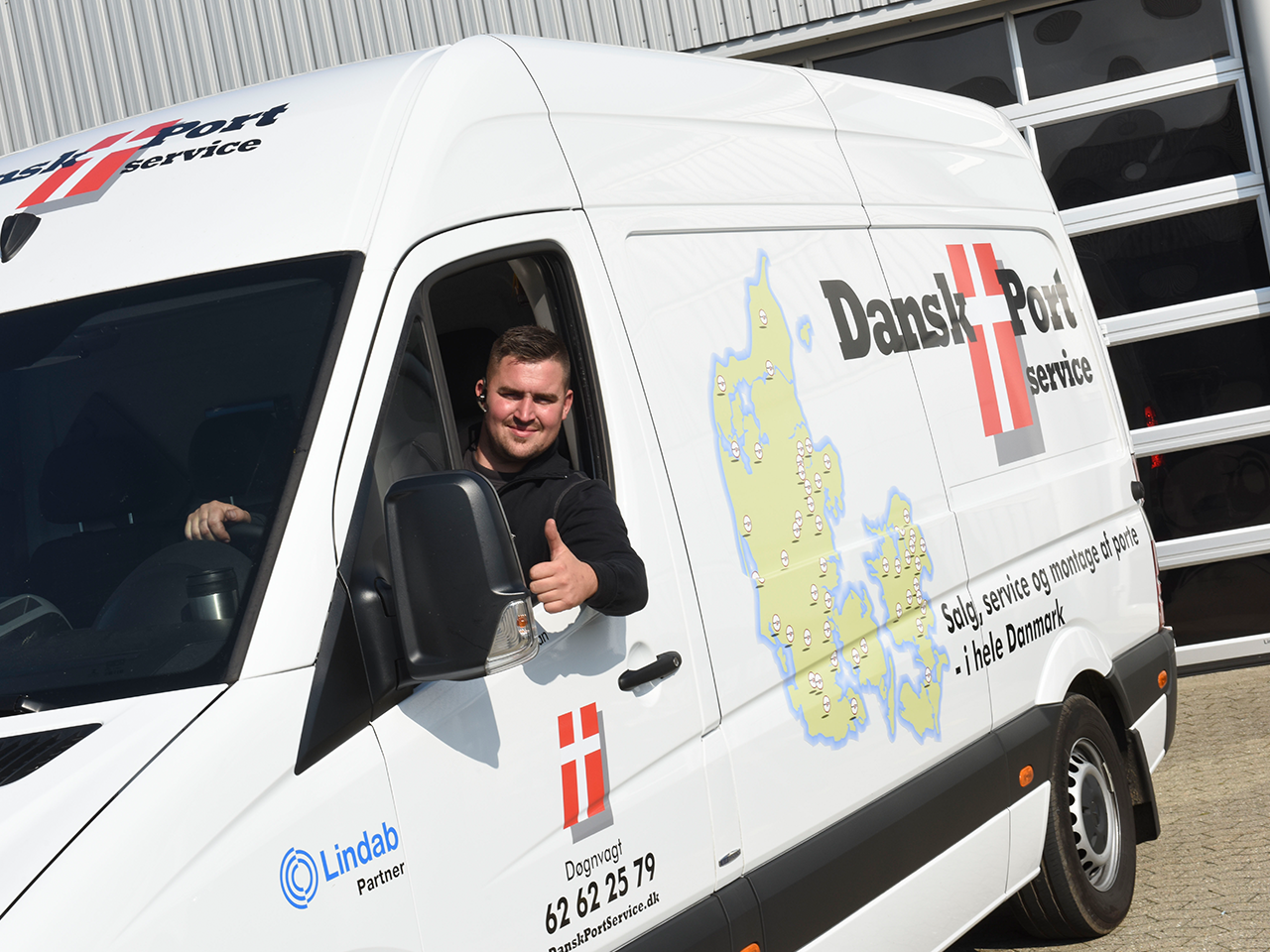 Cristian Pabst i en Dansk Portservice bil